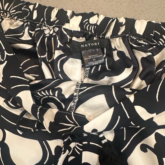Natori Women’s Black & White designed Pants size medium - Picture 8 of 8